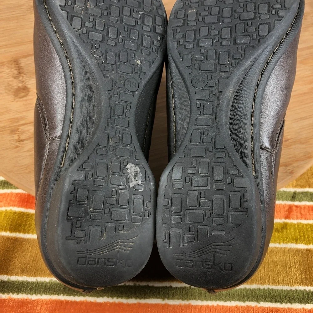 Dansko lynn Womens size 39 shoes brown leather slip on wedge comfort clogs